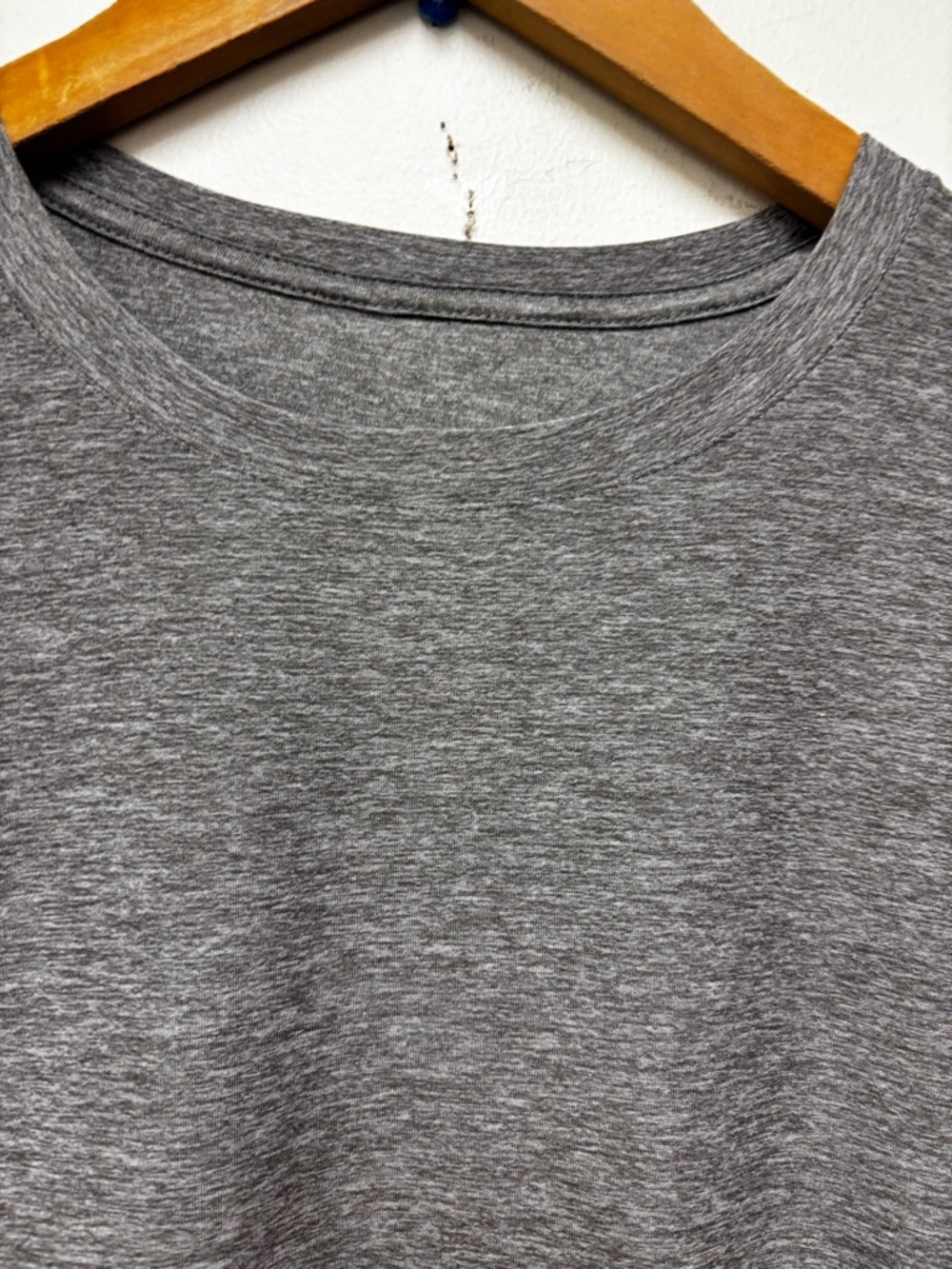 Vuori The Strato Tech Tee Shirt - Picture 5 of 10